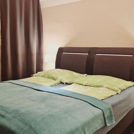 Elegance Apartment Wina Bagian luar foto