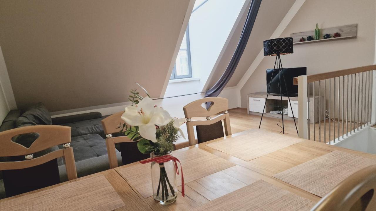 Elegance Apartment Wina Bagian luar foto
