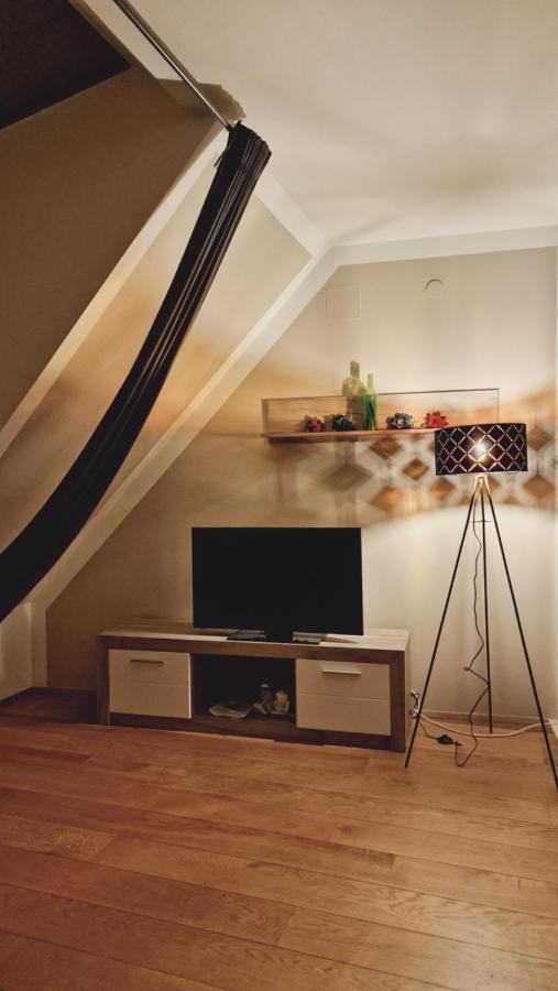 Elegance Apartment Wina Bagian luar foto