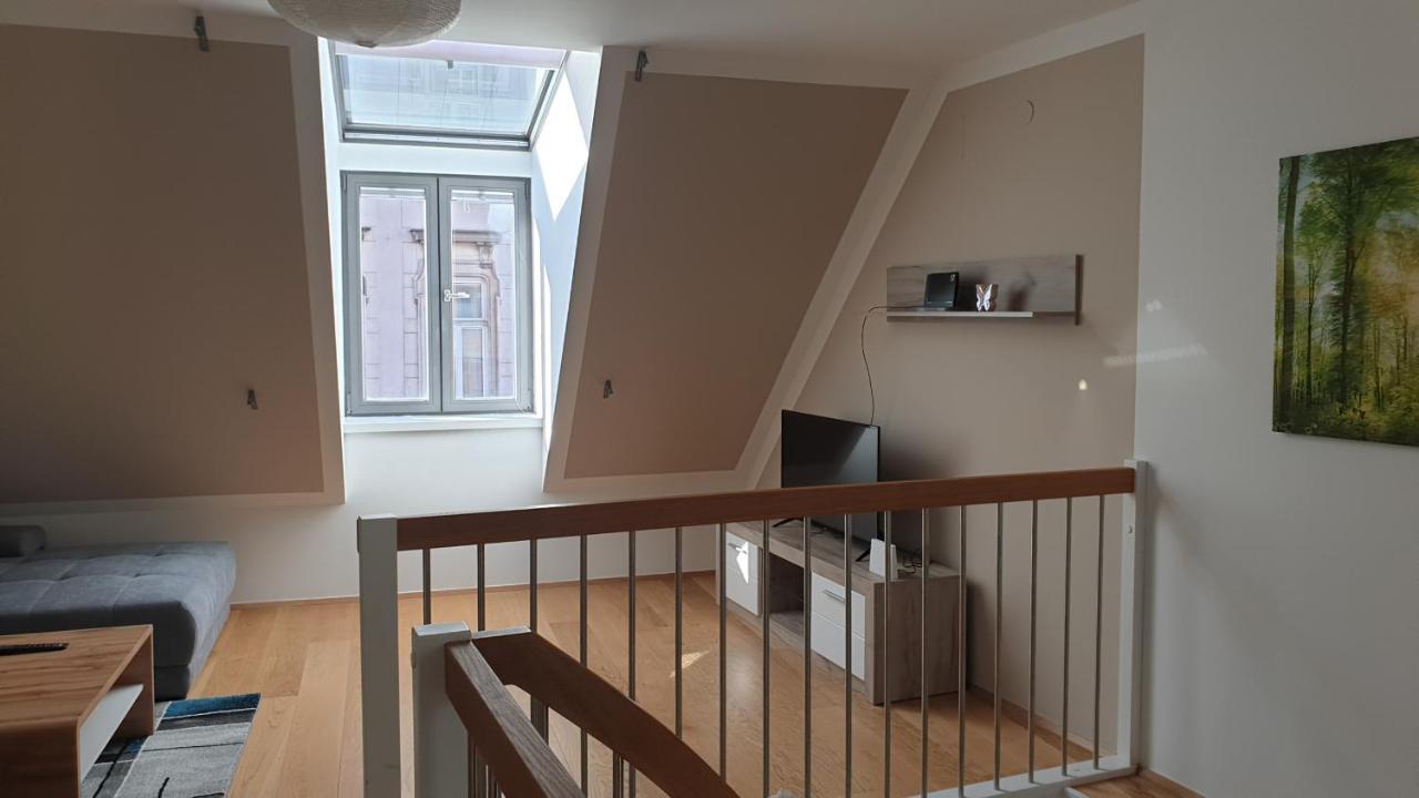 Elegance Apartment Wina Bagian luar foto