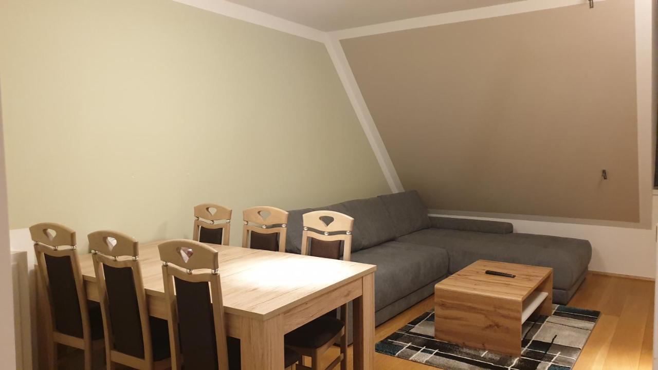 Elegance Apartment Wina Bagian luar foto