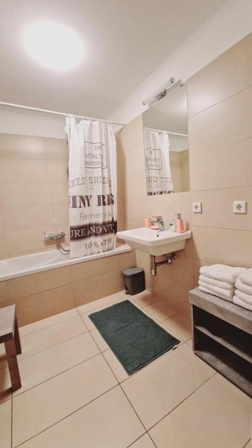 Elegance Apartment Wina Bagian luar foto