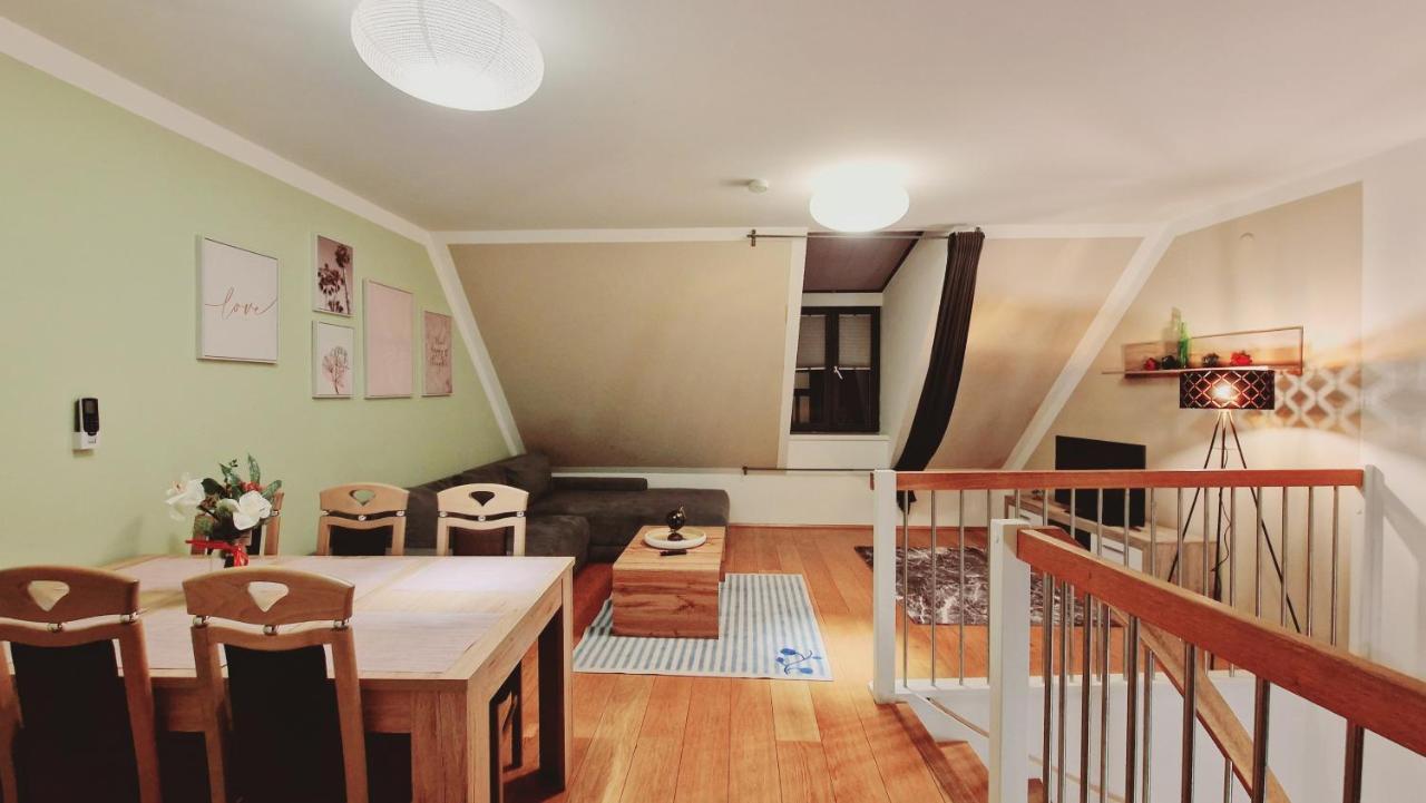 Elegance Apartment Wina Bagian luar foto