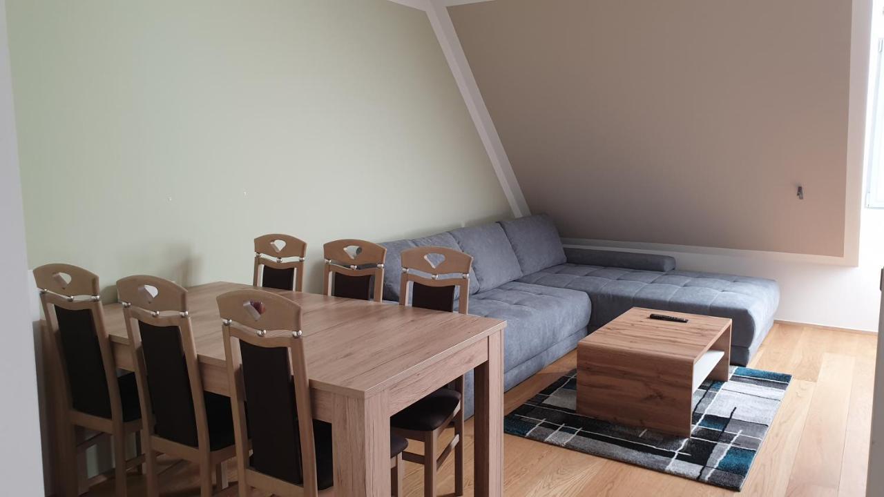 Elegance Apartment Wina Bagian luar foto
