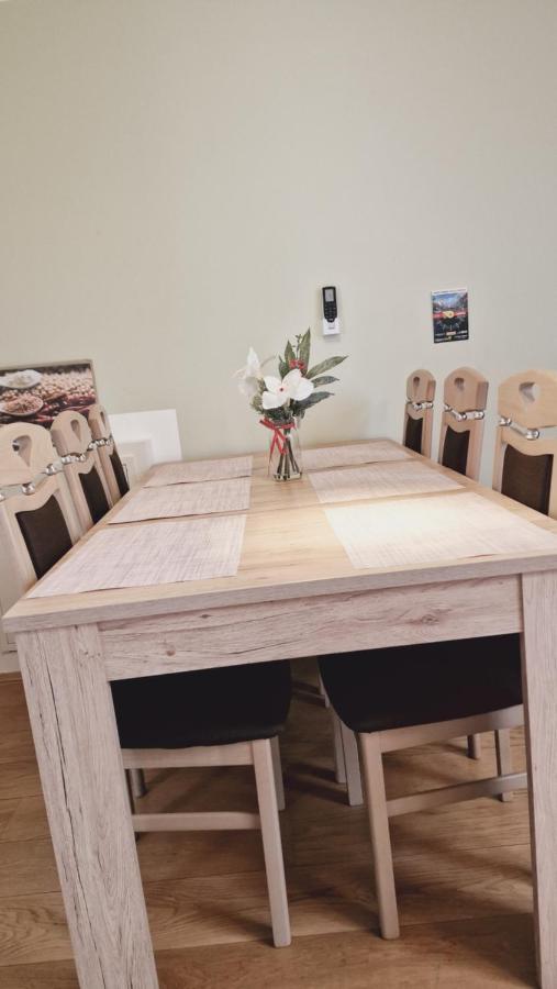 Elegance Apartment Wina Bagian luar foto