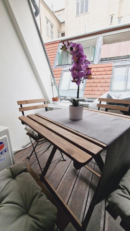 Elegance Apartment Wina Bagian luar foto