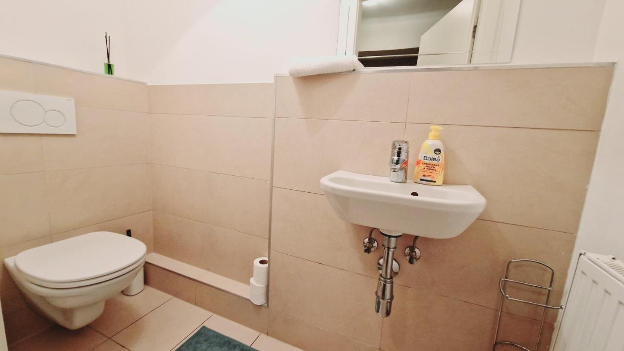 Elegance Apartment Wina Bagian luar foto