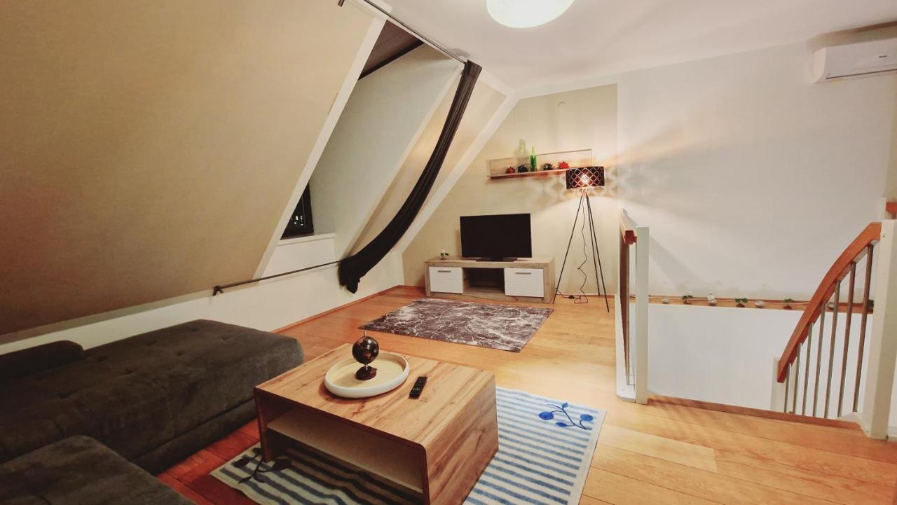 Elegance Apartment Wina Bagian luar foto