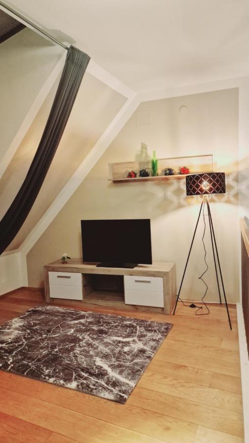 Elegance Apartment Wina Bagian luar foto